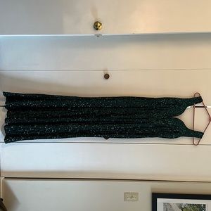 Sparkle emerald green dress, perfect for new year eve or weddingn guest